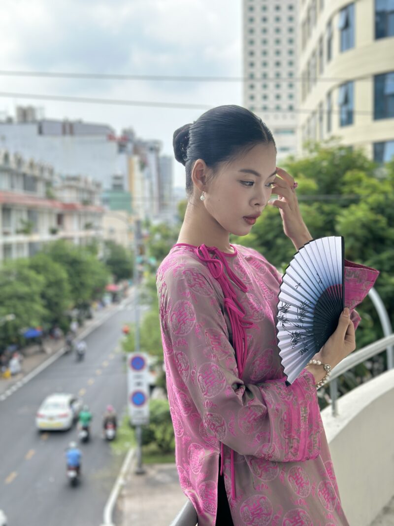 Áo dài Pháo Hồng