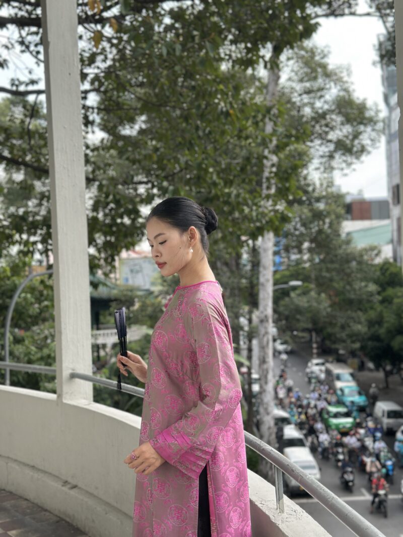 Áo dài Pháo Hồng