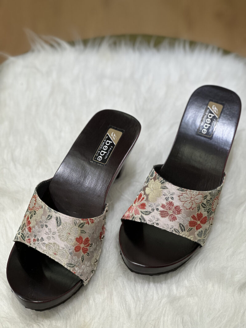 Guốc gỗ quai phối ren họa tiết vintage